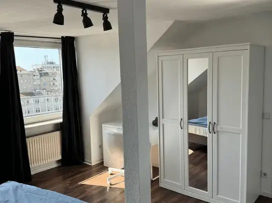 Stylish 3-Bedroom Apartment in Central Düsseldorf