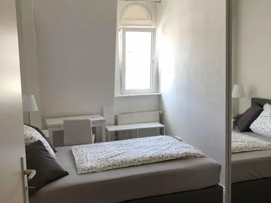 Cozy single bedroom in a 4-bedroom apartment close to Frankfurt Central Station