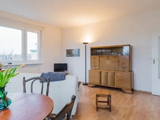 Bright and tasteful one-bedroom centrally located in the heart of Berlin (Moabiter Werder, near Hauptbahnhof)