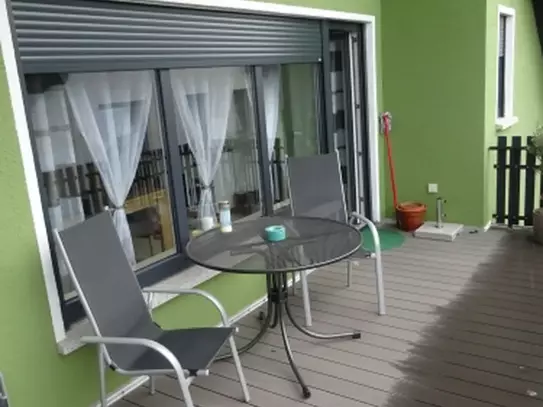 Aufgepasst- TOP Dachgeschosswohnung mit Einbauküche und großem Balkon in kleiner Wohneinheit