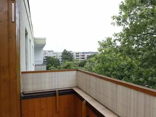 Cosy double bedroom in a 4-bedroom flat, close to the U Otisstr. (Berlin) metro station