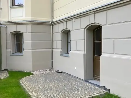 Modern 2-room apartment in a listed Art Nouveau villa on a park plot in Lichterfelde