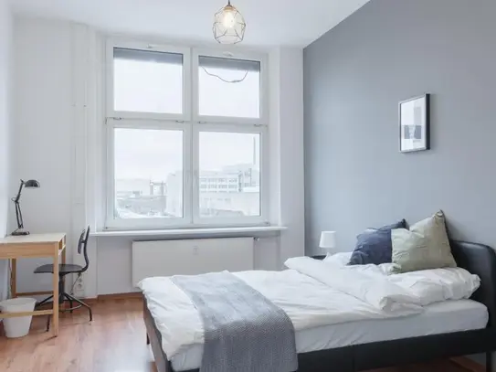 Cool double bedroom in an 8-bedroom apartment in Gesundbrunnen