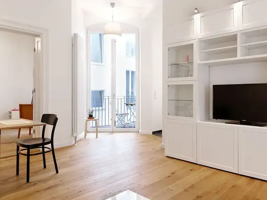 Modern apartment in a historic building in Mitte next to Chausseestrasse