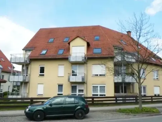 Attractive 1-room flat with balcony and fitted kitchen in Glauchau