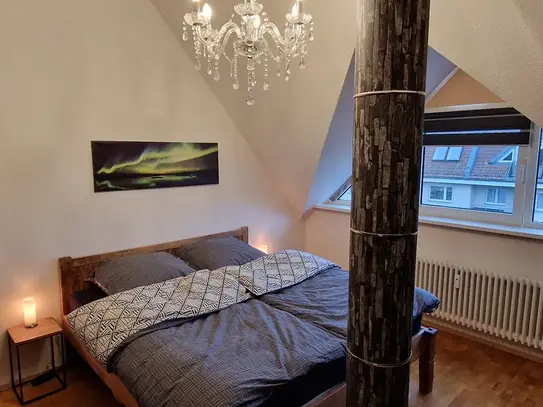 Bright, quiet attic apartment with winter garden and balcony as well as bathtub and high-quality equipment