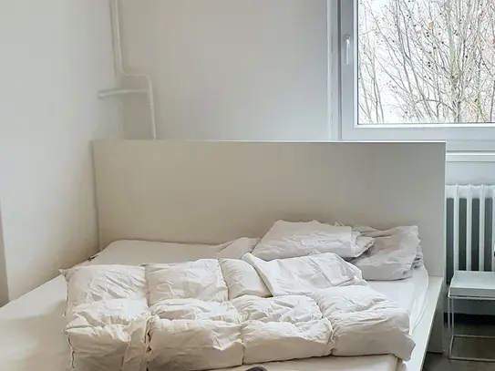 schöne 2 Zimmer Wohnung mit Balkon im Schöneberger Kiez Winterfeldtplatz möbliert!