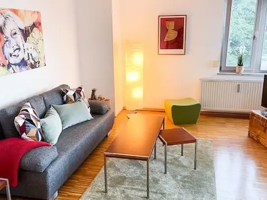 Exklusive, voll möblierte 2-Zimmer-Wohnung mit großer Dachterrasse und Alpenblick