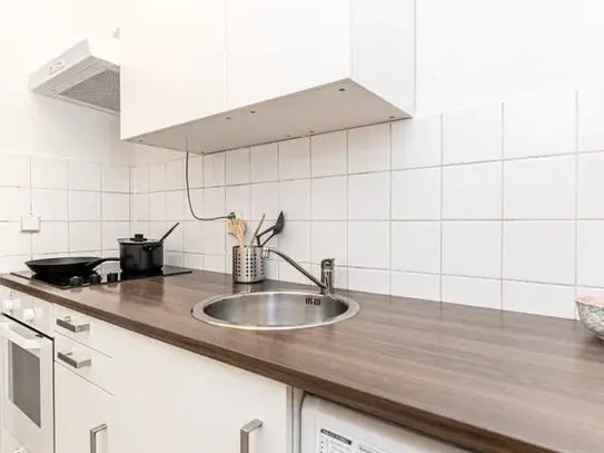 SHARED LIVING: Ordentlich und schönes Apartment in Charlottenburg, Berlin