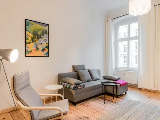 Pretty & spacious old building apartment with balcony