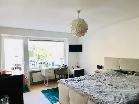 Redeveloped suite & balcony in Düsseldorf-Pempelfort