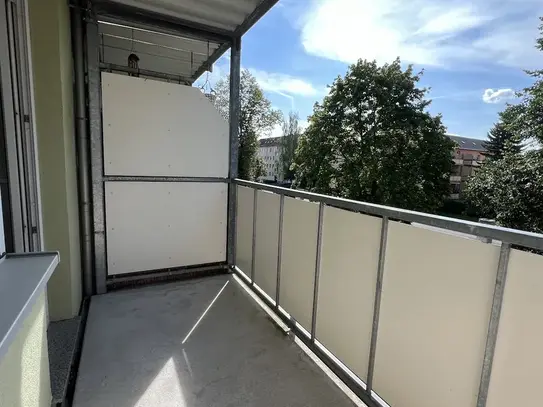 Superhübsche 3 Raum Wohnung mit Balkon!