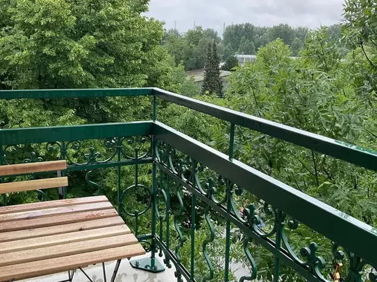 Furnished room with south-facing balcony and Elbe view in a shared flat in a historic residential complex!