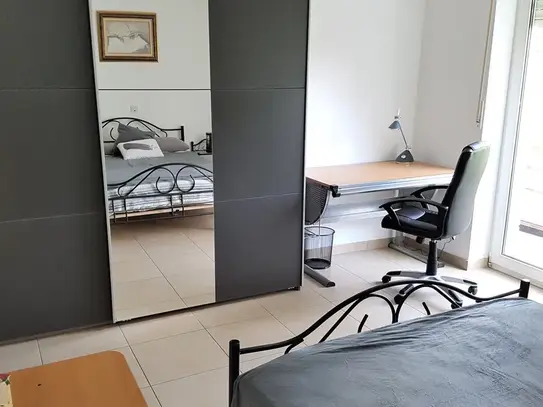 4-room bright apartment in a green location in Cologne