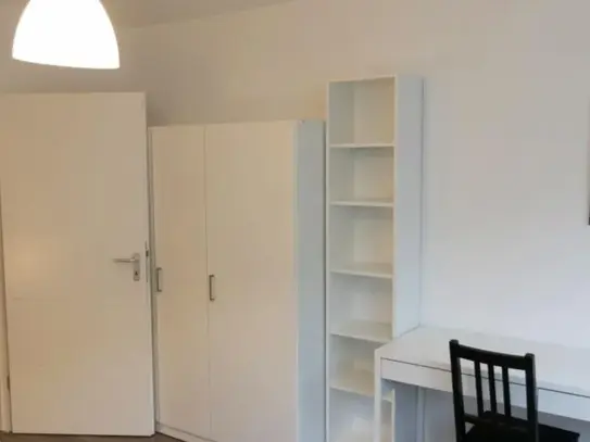 Inviting single bedroom near the Düsseldorf Central Station