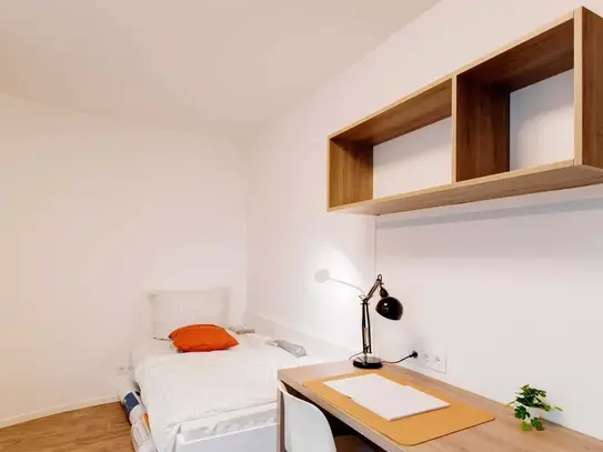 Reduced Rent - STUDENTS ONLY - Fully furnished private room in a 3 people shared apartment