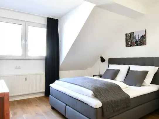 Beautiful top floor apartment with balcony on the Friesenplatz