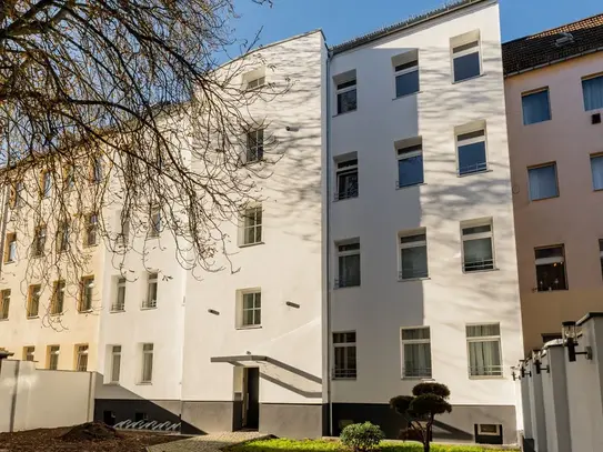 First occupancy - apartment in old building not far from the Spree