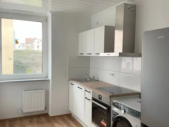 Zimmer in kernsanierter Wohnung. Altbau mit Charme