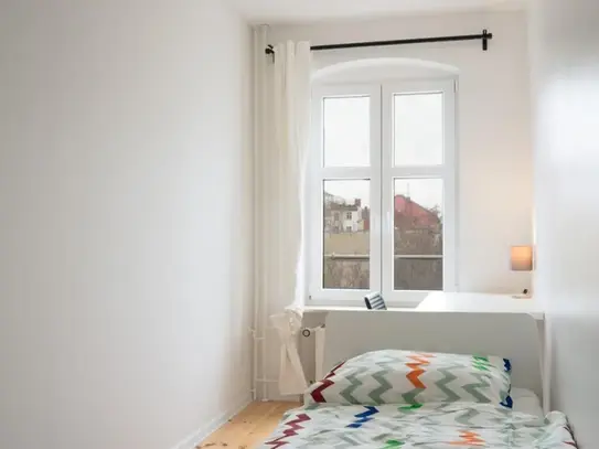 Comfy single bedroom in 4-bedroom apartment in Kreuzberg