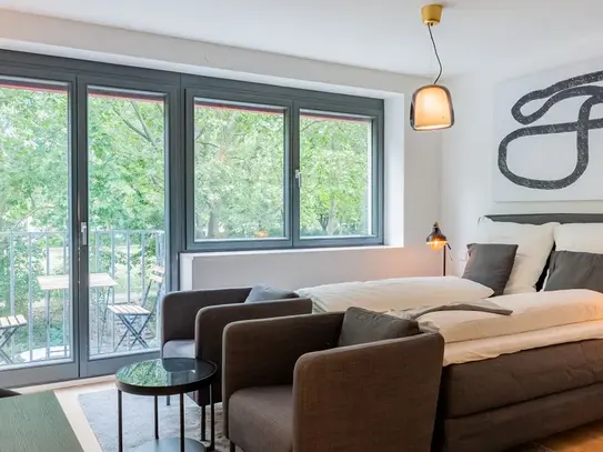 Modern loft located in Kreuzberg with Balcon!