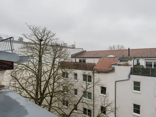 Cozy & quiet 2-room appartment with roof top terrace in Friedrichshain