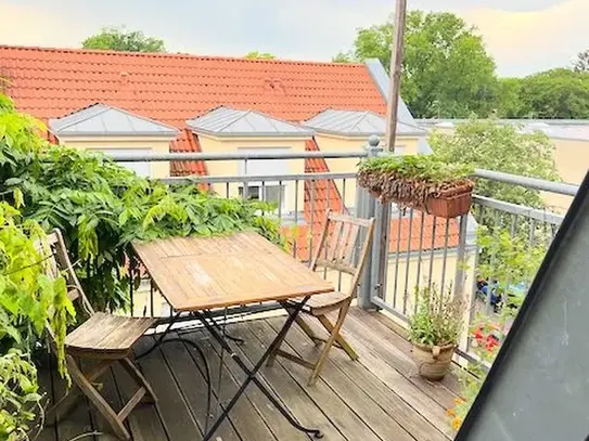 Beautiful, light-filled 4-room apartment in a villa in Berlin Lichterfelde