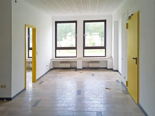 Helle 2 Zimmer Wohnung (Hochpaterre) zur Miete mit Balkon in ruhiger Wohngegend!