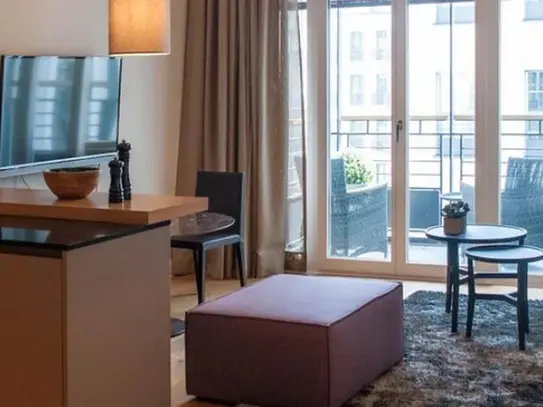 Superior apartment in the middle of Düsseldorf city center. Top transport connections, balcony and a lot of feel-good e…