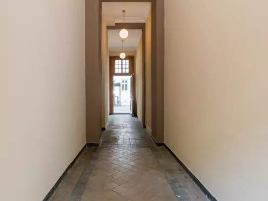 Beautiful renovated apartment with old building charm in Berlin Mitte