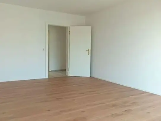 Neu renovierte 2 Zimmer Wohnung mit 2 Balkonen und Tiefgaragenstellplatz