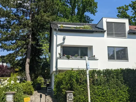 Spacious, bright home in Lichterfelde