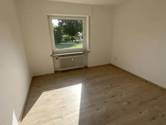 Modernisierte Hochhauswohnung mit Balkon in Heppens zu vermieten!