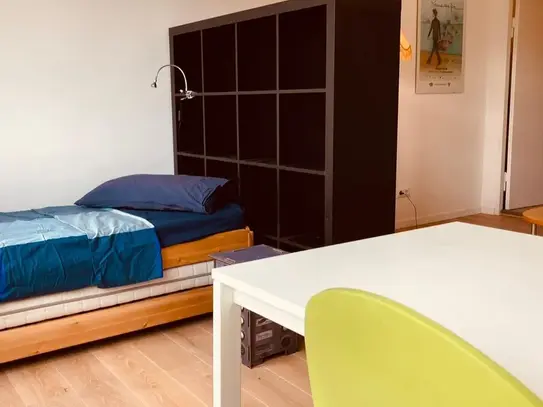 Bright furnished flat in Neukölln with Balcony and Elevator, Berlin - Amsterdam Apartments for Rent