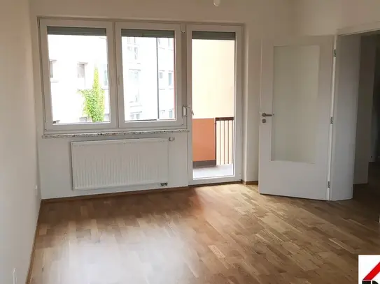 *Neu modernisiert - 3 Zimmer - hell - Balkon - ruhige Seitenstrasse*