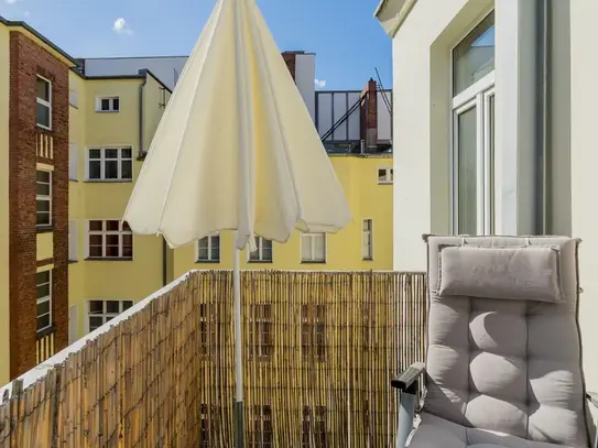 Perfect, bright 2-room apartment in Kreuzberg skies in-front of Victoria park