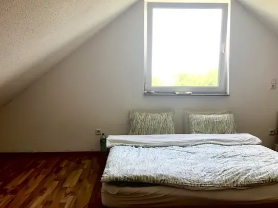 Coole 2 Zimmer plus geräumige Schlafgalerie für Singles und Paare