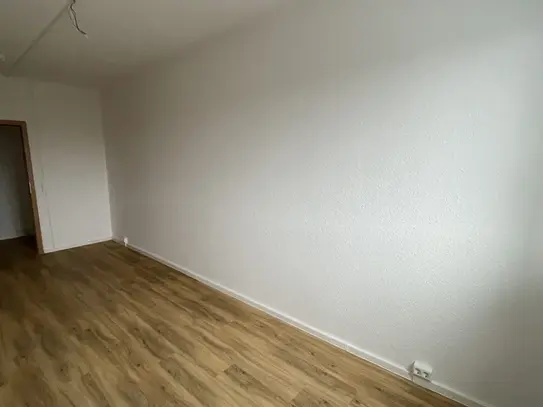 Platz für die ganze Familie! 4-Zimmer-Wohnung mit Balkon!