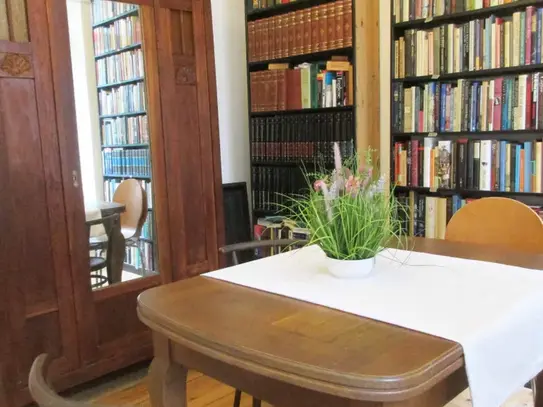 Elegant Art Nouveau flat, grand piano and library