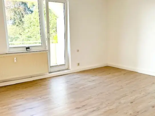 Balkon – Einbauküche – schöne Weitsicht – 2-Raum-Wohnung in Geyer!