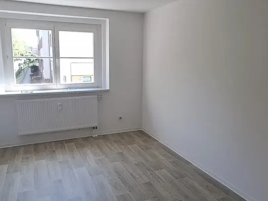 Frisch sanierte 3 Zimmer Wohnung im 1. OG