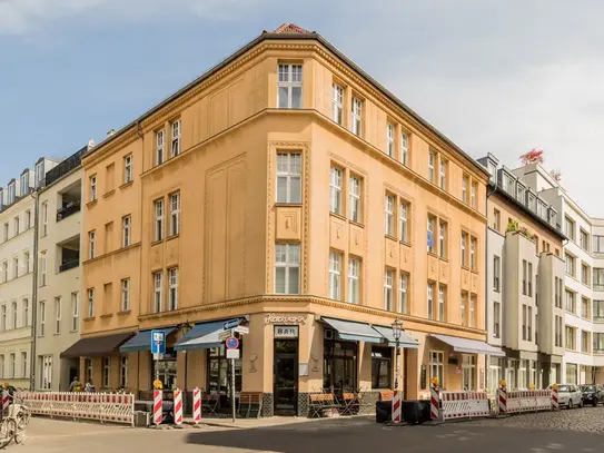 Exclusively furnished apartment located in the best area of Mitte (Auguststrasse)