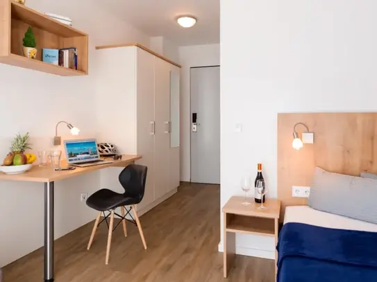 Light-flooded co-living studio, >ONLY< available for students, interns or trainees