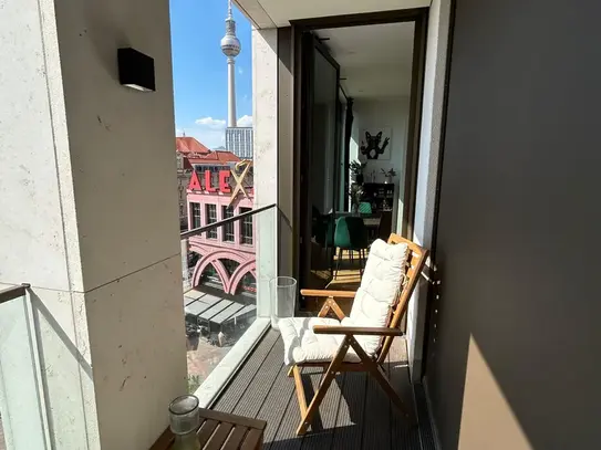 Bright, spacious 2 rooms with gym, terrace & concierge: in the heart of Berlin