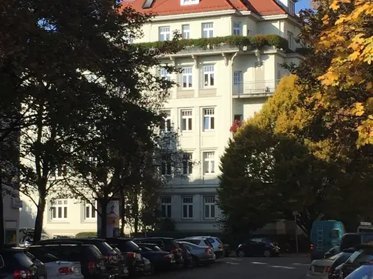 Geräumige Altbauwohnung in München