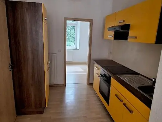 helle 2,5 Zimmer Wohnung mit Einbauküche und Balkon - hier wartet ihr neues Zuhause auf Sie