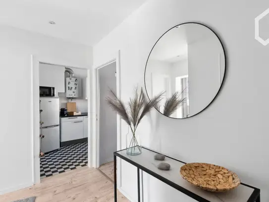 Light-flooded 2-room apartment with loggia in Eimsbüttel