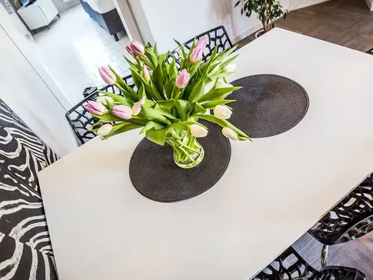 Classic Chic - Apartment in popular district Nippes - Video Online – euhabitat