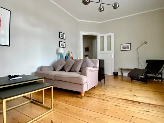 Light-Flooded Designer Apartment Near the Elbe River