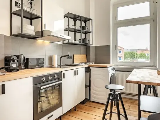 Newly renovated old building apartment (52 sqm) in Charlottenburg, Berlin